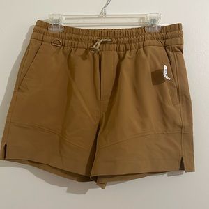 Old navy active shorts medium NWT 4.5 inch inseam high rise camel color